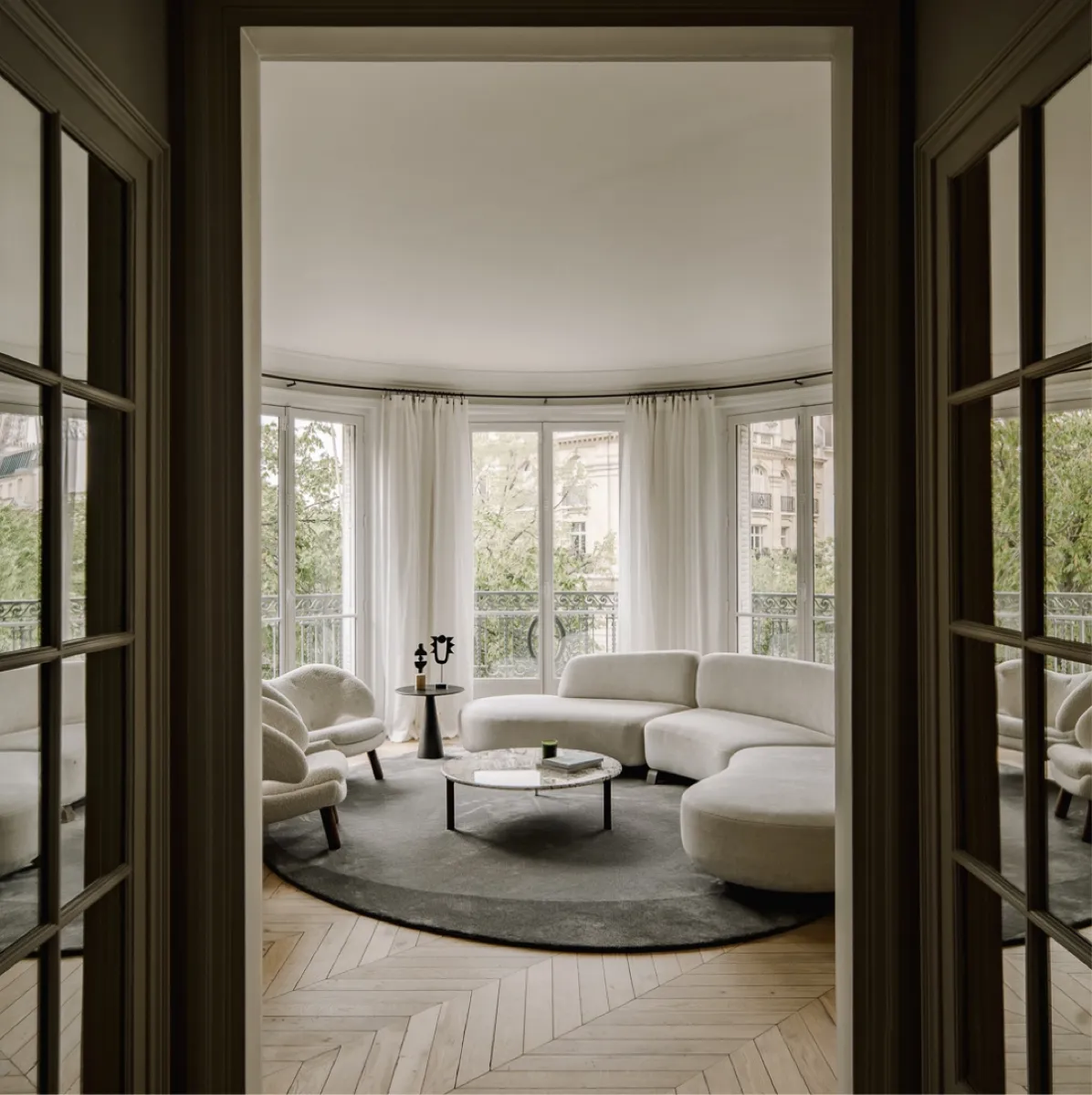 Enfilade de pièces rénovées par le studio